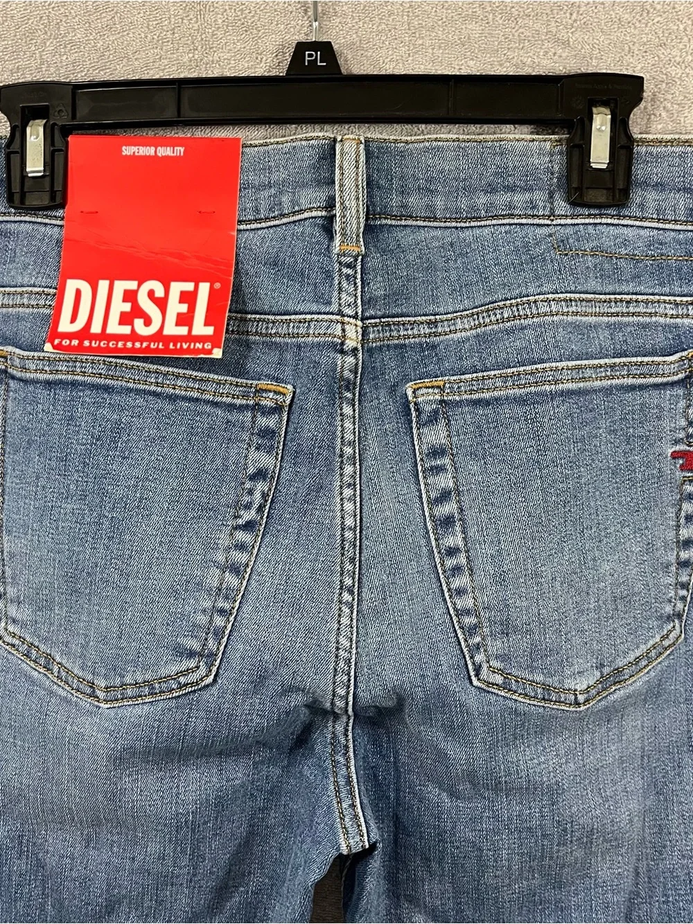 NWT Men’s Diesel 1983-09C01 Light Wash Denim Size 34x32 Raw Hem W/ Defect (Read)